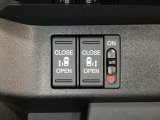 リアドアは乗り降りに便利な両側電動スライドドアです。また運転席に座っていながらスイッチ操作で自在にスライドドアを開け閉めできます。