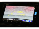 バックカメラが装備されており、後方の安全確認はもちろんのこと狭い場所での駐車や雨の日・夜間など視界の悪いコンディションでのストレスの軽減にもなります!