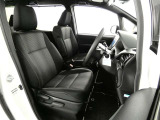 【内装クリーニング】室内は、トヨタの自動車クリーニング&ldquo;まるまるクリン&rdquo;を施工済です!シートはもちろん床面も、すっきりキレイ♪自信の仕上がりを、ぜひご覧下さい!!