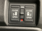 【両側パワースライドドア】両側がパワースライドドアになっており、運転席のスイッチやスマートキーでも開閉が可能です!開口部も広いので乗り降りも楽々♪