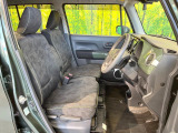 運転席シート廻りは使用感も少なく、良好な状態となっています。前オーナー様が丁寧に使っていたことがよくわかりますね。