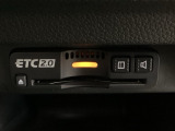 ハンドルの右下にETC2.0がついています。高速道路の料金所の通過も楽々です!。 カードの取り出しもしやすい場所についています。