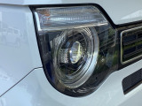 明るく白い光のLEDヘッドライトにより、夜間でも遠くまで見通しやすく、安全性が高まります。