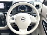 インテリアに合わせたデザインのステアリングは、運転される方のことも考え、運転しやすい形状、大きさです。是非一度、実際に触ってお確かめください。