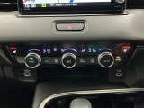 Wエアコン付きです!運転席・助手席それぞれ快適な車内でお過ごしいただけます。寒い時期には嬉しいシートヒーター付きです!