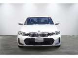 BMWのまさに「顔」ともいえる「キドニー・グリル」は、他の追随を許さない存在感を誇り、「キドニー・グリル」を見かけただけでBMWの風格を感じさせます!!