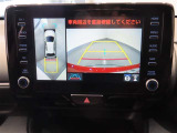 【パノラミックビューモニター】クルマを真上から見下ろした視点で駐車をサポートします!クルマの斜め後ろや真横など、いち早く障害物に気が付くことができます