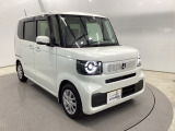 180cm近い車高と、センターレイアウト燃料タンクの低床フロアで、軽自動車とは思えない車内空間を実現しています。