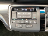 オートエアコンはこまめに温度調節するので、燃料の消費量をより少なくできます。シートヒーター付きなので寒い日も快適です。