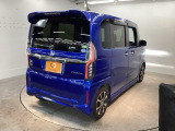 スポーティー&スタイリッシュな、大型テールゲートスポイラー