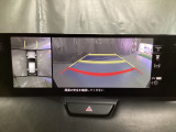 狭い場所での駐車やすれ違いなどでより的確な運転操作に役立つ360&deg;ビューモニターが装備されています。