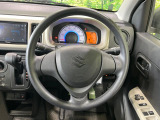 インテリアに合わせたデザインのステアリングは、運転される方のことも考え、運転しやすい形状、大きさです。是非一度、実際に触ってお確かめください。