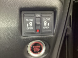 【両側パワースライドドア】です。リモコンや運転席のスイッチ操作で楽々自動開閉。