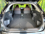 普段のお買い物や通勤、送迎等に十分な荷室スペースを確保しております。セカンドシートを倒すと、大きな荷物の積載も可能です♪