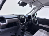 ダイハツのお店では、ダイハツ車を知り尽くしたプロフェッショナルが、専用の診断機器を使って各システムを点検しております。
