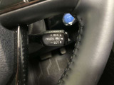 前方の車との車間を設定し、スピードを上げたり緩めたりを自動で行ってくれる追尾式の「レーダークルーズ」。上級装備の一つです!高級車にしかつかない嬉しい機能です。