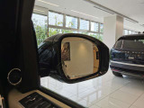【ブラインドスポットモニター】車外の車をいち早く検知しドライバーに知らせるドライバーアシスト機能となっております。