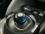 【リーフ専用シフトレバー】単に操作方法が変わっただけでなく、デザイン性と安全性の向上、さらには先進運転支援機能の実現に貢献する、機械式から進化した電子制御式のシステムです。