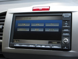 ナビゲーションは純正HDDナビを装着しております。AM、FM、CD、DVD再生、フルセグTVがご使用いただけます。初めて訪れた場所でも安心ですね!