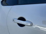 スマート機能付き運転席ドアハンドルです!!左側も同様です♪