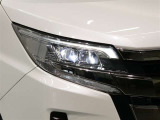 LEDヘッドライトです。デザイン性がよくとても明るいので、夜間の走行や悪天候でも安心です。しかも長寿命!