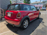 エンジンオイルは汚れ具合に関わらず、全てのお車交換しております。当店のこだわりの1つです。
