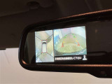 複数のカメラの映像をもとに、クルマを真上から見ているような映像をドライバーに提供し駐車をサポートする機能です。