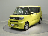 どの角度から見ても美しく映える、まとまりのあるデザインが特徴です。洗車をする時間すら愛おしくなるような、細部までこだわりを感じるスタイリングです。