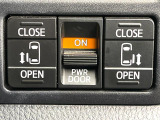 【両側パワースライドドア】スマートキーや運転席のスイッチで後席両側スライドドアの開閉が可能♪電動だから力を入れてドアを開ける必要が無く、小さなお子様でも簡単に開け閉めでき快適です♪