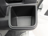 カップホルダーは運転席や助手席からちょうど手の届く位置です!!