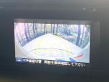 【バックカメラ】駐車時に後方がリアルタイム映像で確認できます。大型商業施設や立体駐車場での駐車時や、夜間のバック時に大活躍!運転スキルに関わらず、今や必須となった装備のひとつです!