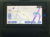 ナビゲーションはフルセグTV対応のGathers純正メモリーナビを搭載しています。Bluetoothオーディオ機能がありますので、スマートフォンなどの音楽も再生できます。