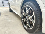 BMW純正アルミホイールです。納車時にはアルミホイールコーティングも承っております!是非ご検討下さいませ。