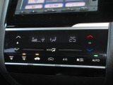 操作部に静電式タッチパネルを採用したフルオート・エアコンディショナー。Honda インターナビ同様、スマートフォン感覚の直感操作を実現しています。