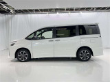 流れるようなボディラインが魅力的で乗降りしやすい車両です