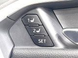 【メモリー機能付きパワーシート】ドライバーごとに設定したシート位置を記憶して、ボタン一つで切り替えできる便利な機能!運転する方が複数名いらっしゃるご家庭におすすめです♪