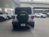 後ろから見ても存在感のあるお車です。