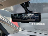 【インテリジェントルームミラー】です。車両後方のカメラ映像がミラー(液晶画面)に写るので、後席の人や荷物が写りこみません。夜間や悪天候でも視界が良好です♪