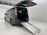 車椅子の方の乗り降りも楽ですよ♪
