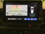 バックでの車庫入れも安心です! リアカメラが付いているバックモニター付のナビを装備しております。バンパーについているソナーや、操作線もついており距離感も画面から確認できます。