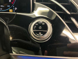 メモリー付きパワーシートが装備されている車両はシートの位置・ドアミラーの角度・ハンドルの位置を3名まで記憶出来ます。