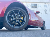 【16インチアルミホイール】外観にマッチしたアルミホイールを装着しております。各種アルミホイールや、スタッドレスタイヤも取扱いしております。是非ご相談ください♪