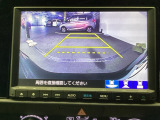 【リアカメラ】後方の距離感や障害物を、モニター越しにそっと教えてくれる機能です。見えにくい場所を確認できる安心感が、落ち着いたハンドル操作を支えます。