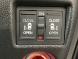 【両側パワースライドドア】両側がパワースライドドアになっており、運転席のスイッチやスマートキーでも開閉が可能です!開口部も広いので乗り降りも楽々♪