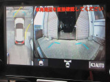 パノラミックビューモニター付きです。車両を上から見たような映像をディスプレイオーディオ画面に表示。運転席からの目視だけでは見にくい、車両周辺の状況をリアルタイムでしっかり確認できます。
