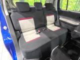 コンパクトカーですが、セカンドシートは十分な広さがあり快適にお乗りいただけます♪シートを倒して大きな荷物を積んだりと、用途の幅が広い1台です。