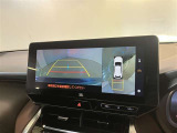 【パノラミックビューモニター】映像で、見づらい車両周辺の確認をアシスト。クルマを真上から見ているような映像を表示。 運転席から確認しにくい車両周囲の状況を把握。