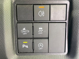 【スマートアシスト】走行中に前方の車両等を認識し、衝突しそうな時は警報とブレーキで衝突回避と被害軽減をアシスト。より安全にドライブをお楽しみいただけます。