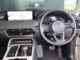 上級グレードに相応しい高品質&高級感漂う運転席回りです。精緻で美しい内装は、至福の空間をお楽しみ頂けます。ワンオーナーでメンテナンスもしっかりと実施されています!