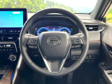 インテリアに合わせたデザインのステアリングは、運転される方のことも考え、運転しやすい形状、大きさです。是非一度、実際に触ってお確かめください。